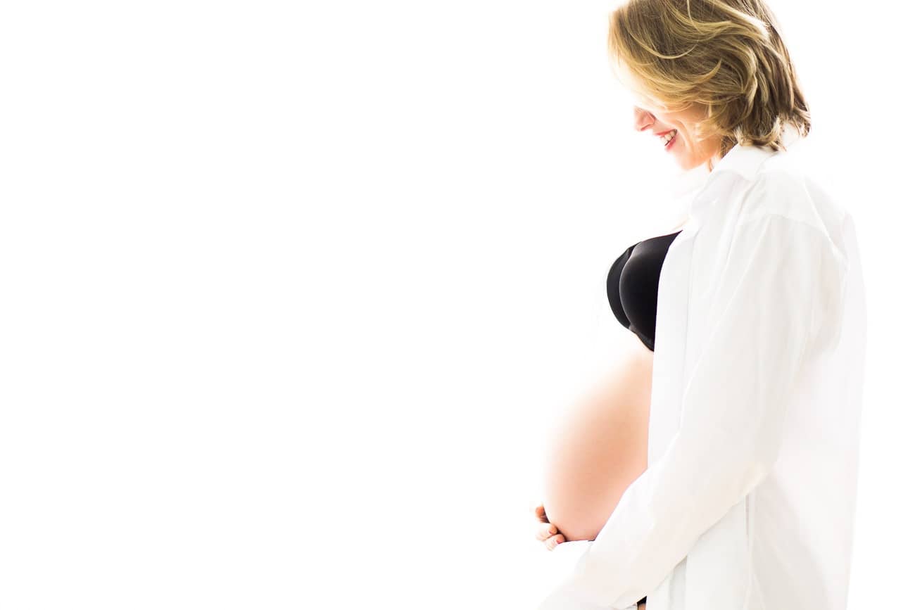 Portrait von Linda mit Babybauch